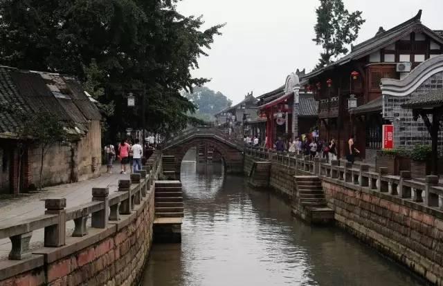 美颀家园至东门城门口公交几路？